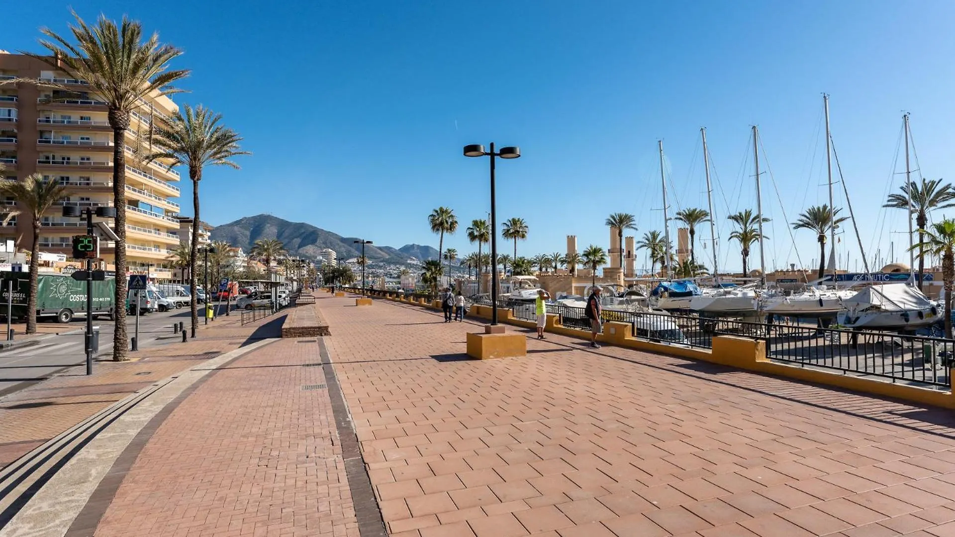 Malagasuite Fuengirola Beach & Sun